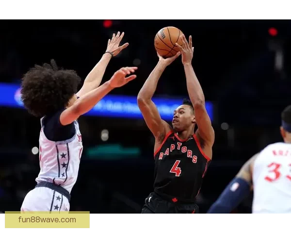 富尔茨迎来猛龙生涯首秀 接巴恩斯精准助攻轻松命中首球